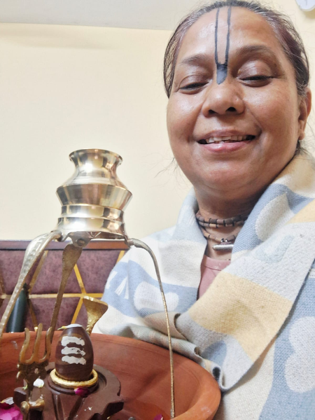 narmadehswar shivling with customer